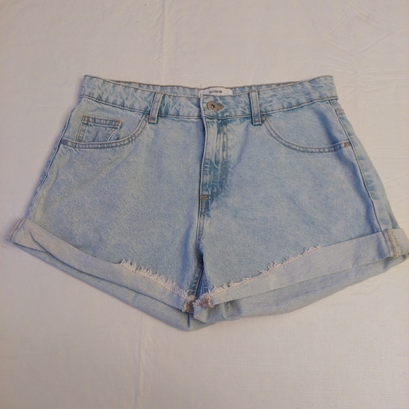 Cotton On Light Wash Rigid Denim Cut Off Mid Rise Relaxed Jean Shorts Size 6 - Picture 3 of 12